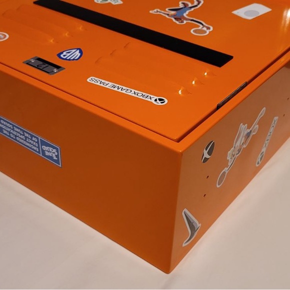 LEBRON XBOX SPACE JAM BASKETBALL LOCKER METAL CASE LIMITED EDITION. - Picture 7 of 10